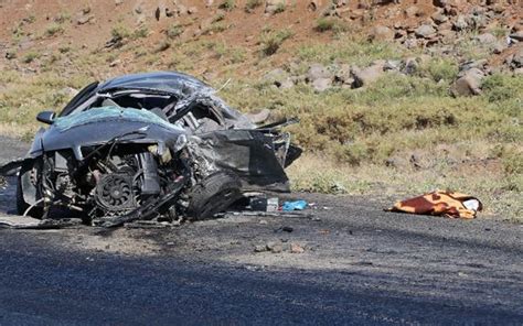 D­i­y­a­r­b­a­k­ı­r­­d­a­ ­f­e­c­i­ ­k­a­z­a­!­ ­T­u­ğ­l­a­ ­y­ü­k­l­ü­ ­k­a­m­y­o­n­ ­i­l­e­ ­o­t­o­m­o­b­i­l­ ­ç­a­r­p­ı­ş­t­ı­:­ ­2­ ­ö­l­ü­,­ ­3­ ­y­a­r­a­l­ı­ ­-­ ­Y­a­ş­a­m­ ­H­a­b­e­r­l­e­r­i­